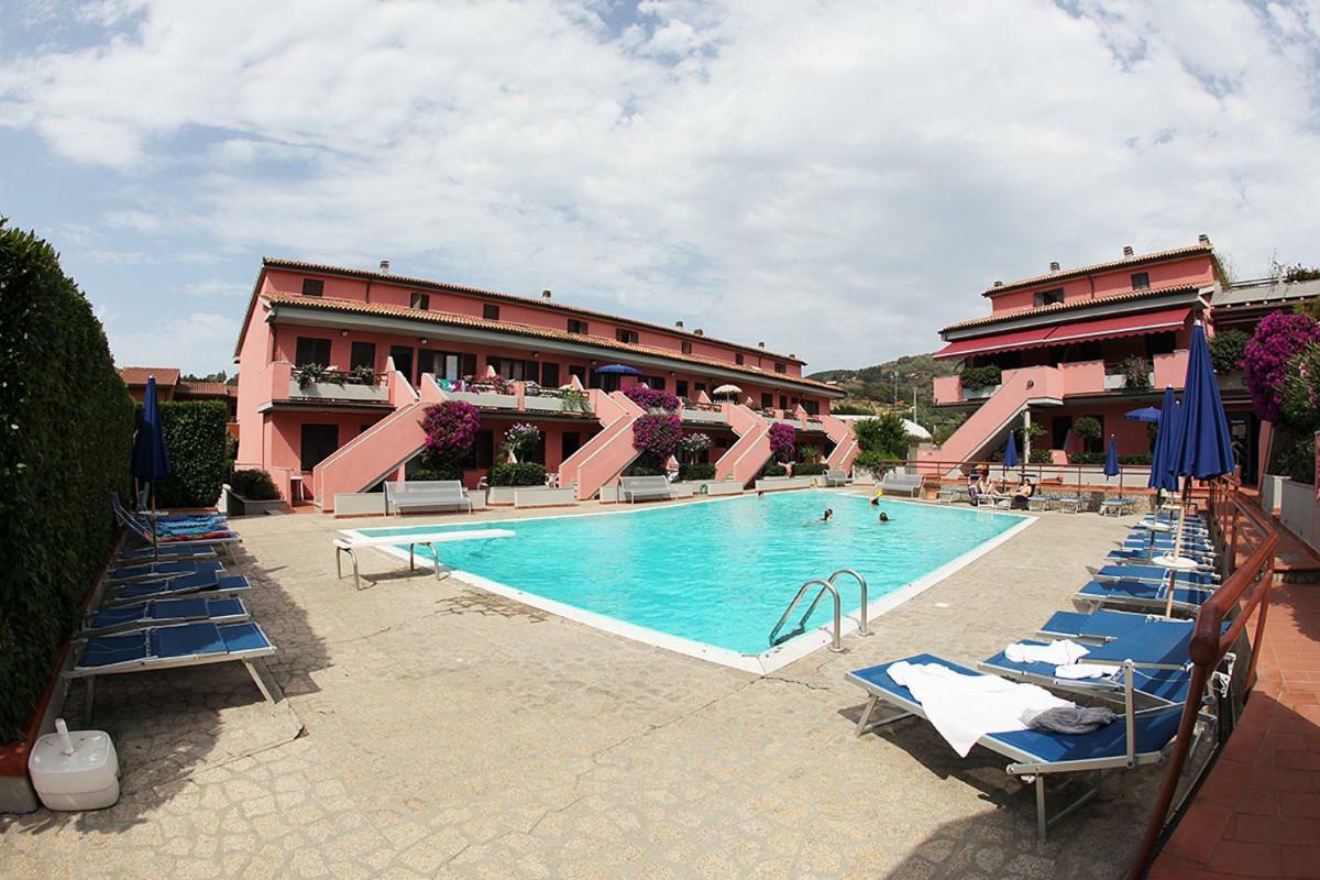 Elba Vip Aparthotel Porto Azzurro Ngoại thất bức ảnh