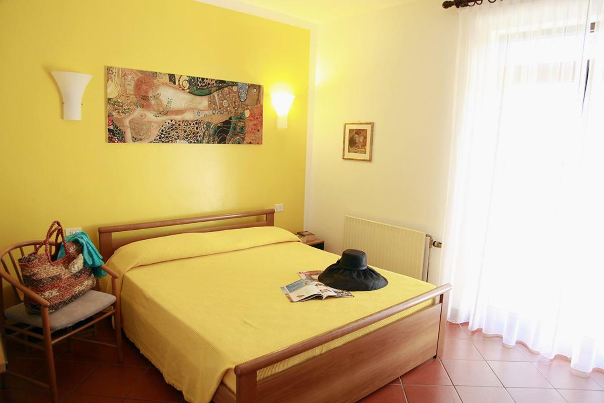 Elba Vip Aparthotel Porto Azzurro Ngoại thất bức ảnh