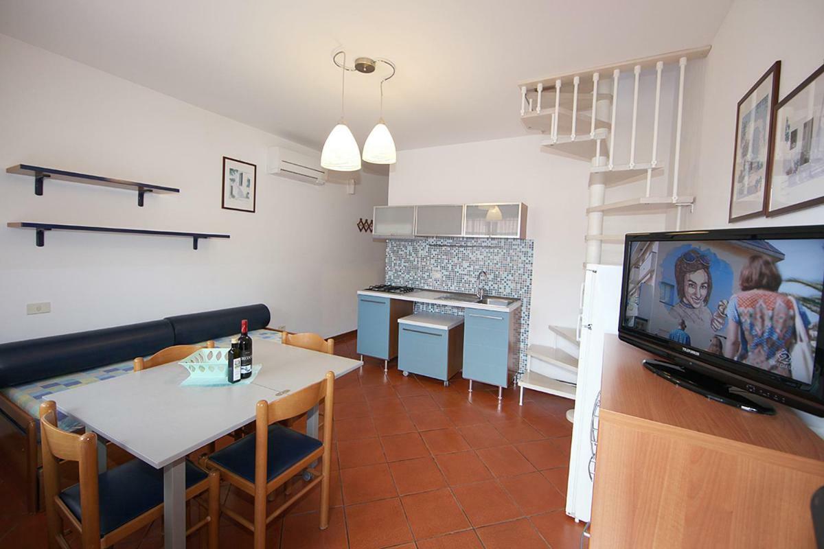 Elba Vip Aparthotel Porto Azzurro Ngoại thất bức ảnh