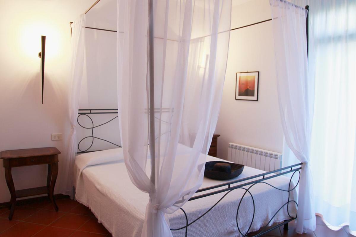 Elba Vip Aparthotel Porto Azzurro Ngoại thất bức ảnh