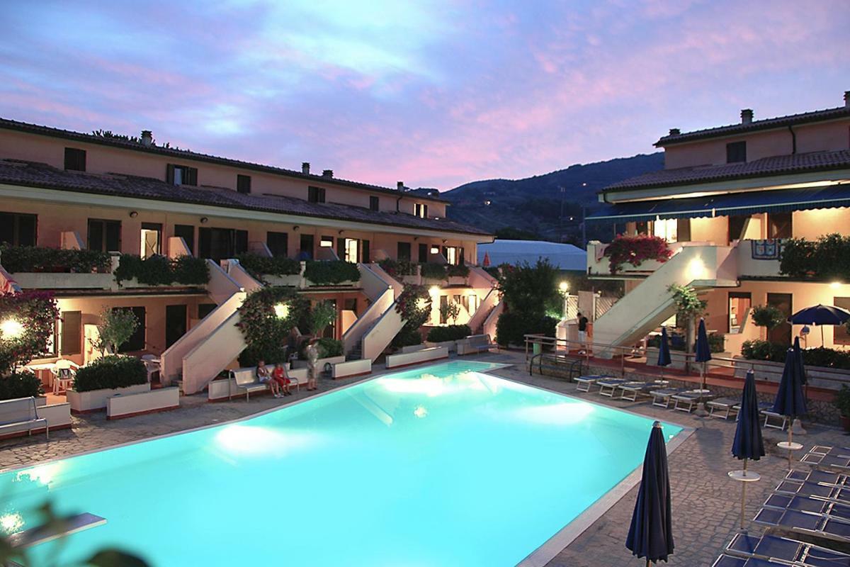 Elba Vip Aparthotel Porto Azzurro Ngoại thất bức ảnh