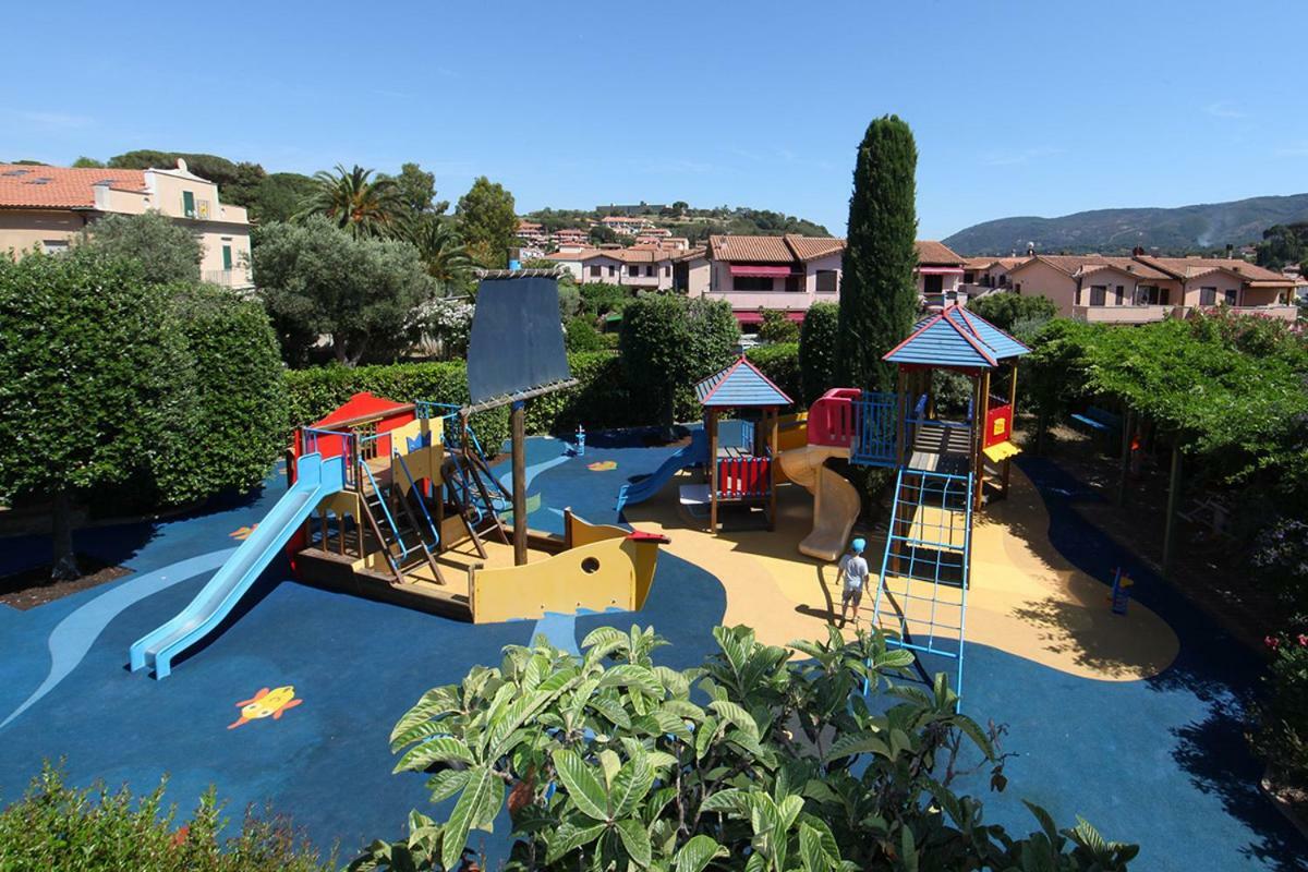 Elba Vip Aparthotel Porto Azzurro Ngoại thất bức ảnh