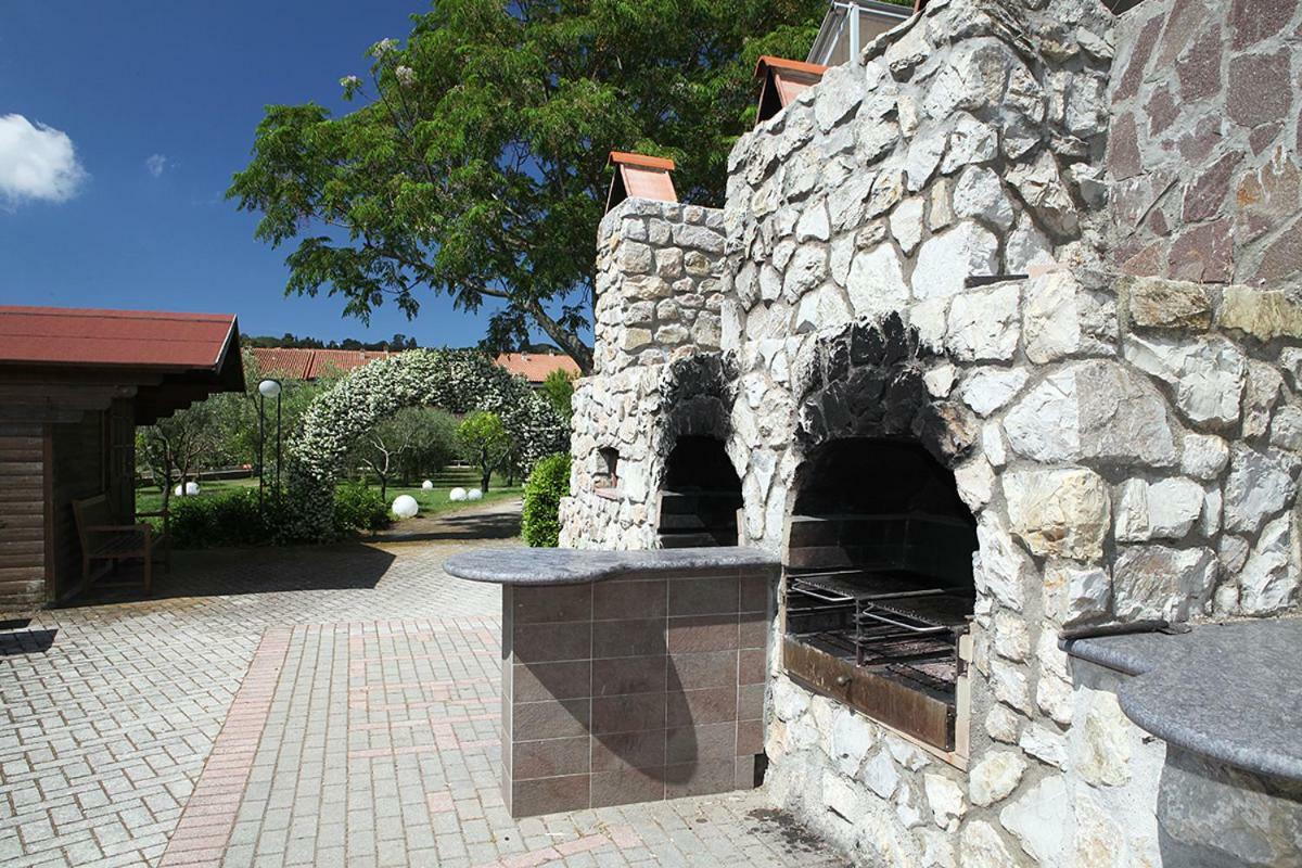 Elba Vip Aparthotel Porto Azzurro Ngoại thất bức ảnh